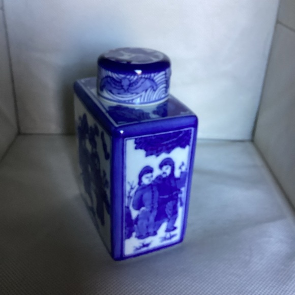Small Square Blue White Chinoiserie Character Tea Jar - Picture 4 of 6